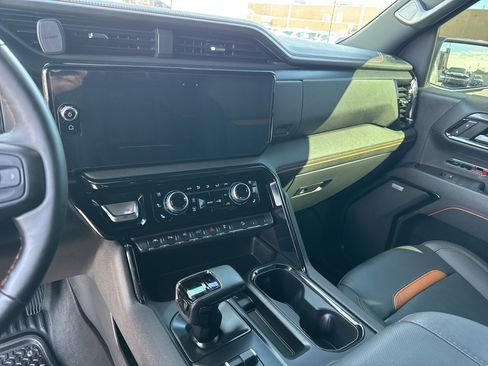 Used 2025 GMC Sierra 1500 AT4 w/ AT4 Premium Package image 9