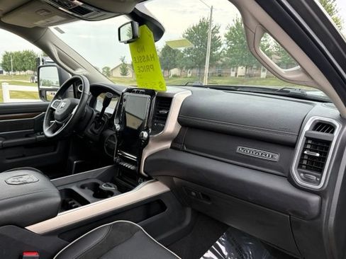 Used 2024 RAM 2500 Laramie AWD/4WD image 13