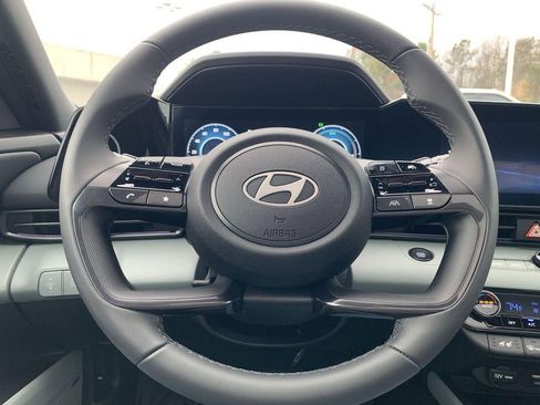 New 2025 Hyundai Elantra Limited image 63