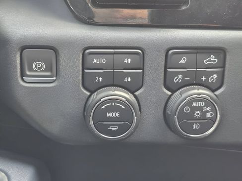 Used 2023 Chevrolet Silverado 1500 High Country w/ Technology Package AWD/4WD image 19