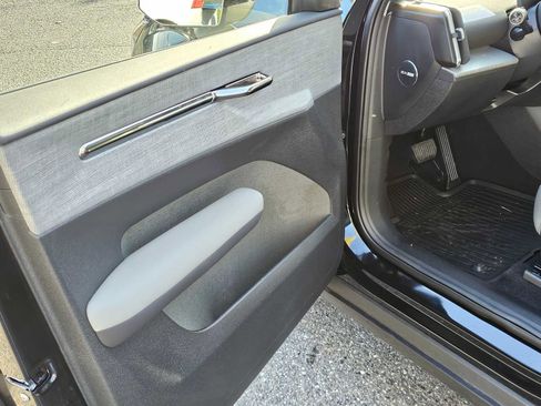 New 2025 Volvo EX30 Plus w/ Protection Package Premier image 19