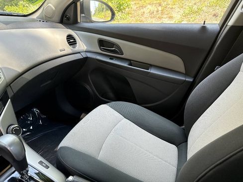 Used 2011 Chevrolet Cruze LS FWD image 13