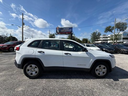 Used 2015 Jeep Cherokee Sport AWD/4WD image 4