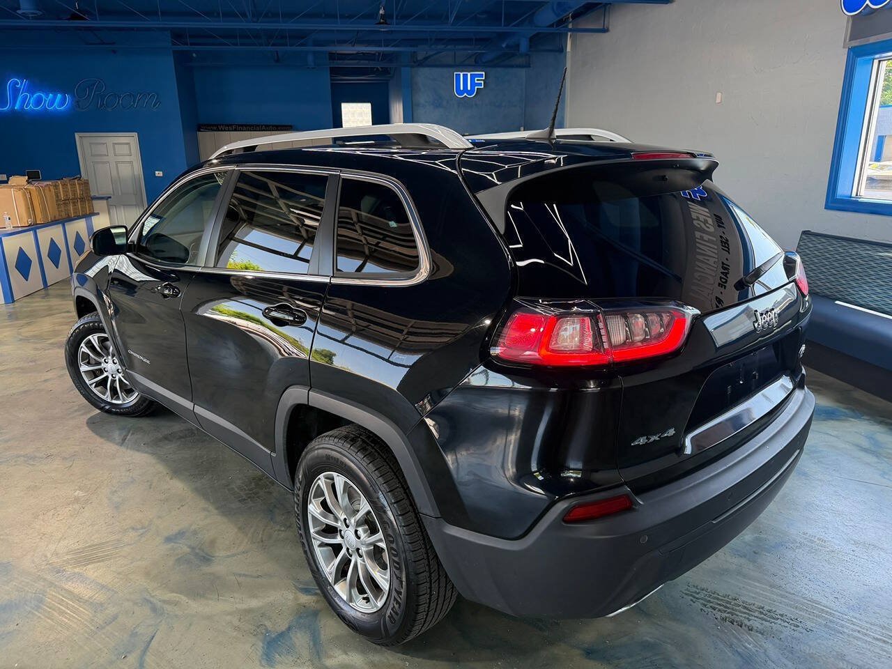 Used 2019 Jeep Cherokee Latitude Plus w/ Cold Weather Group AWD/4WD image 2