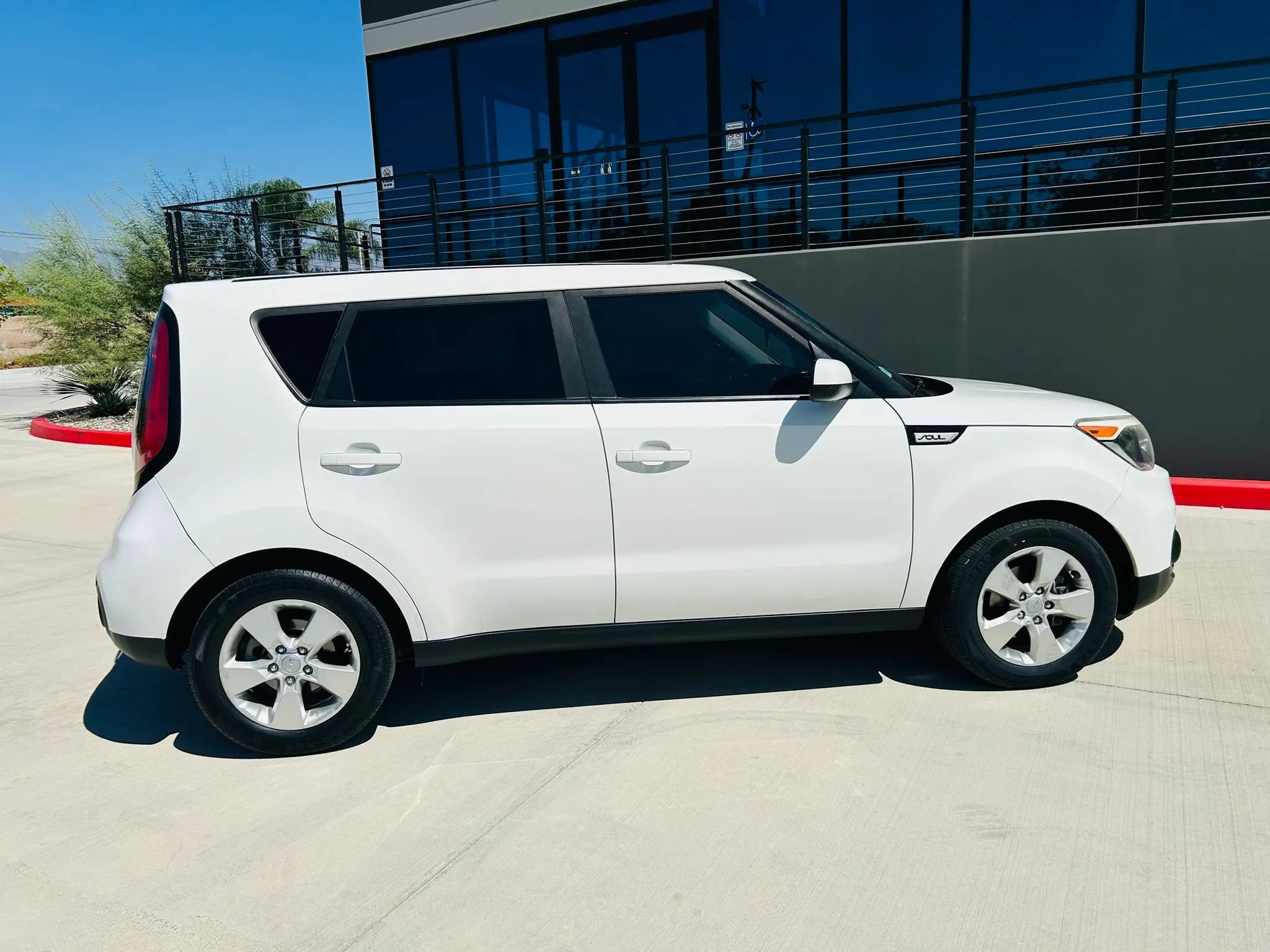 Used 2017 Kia Soul FWD image 8