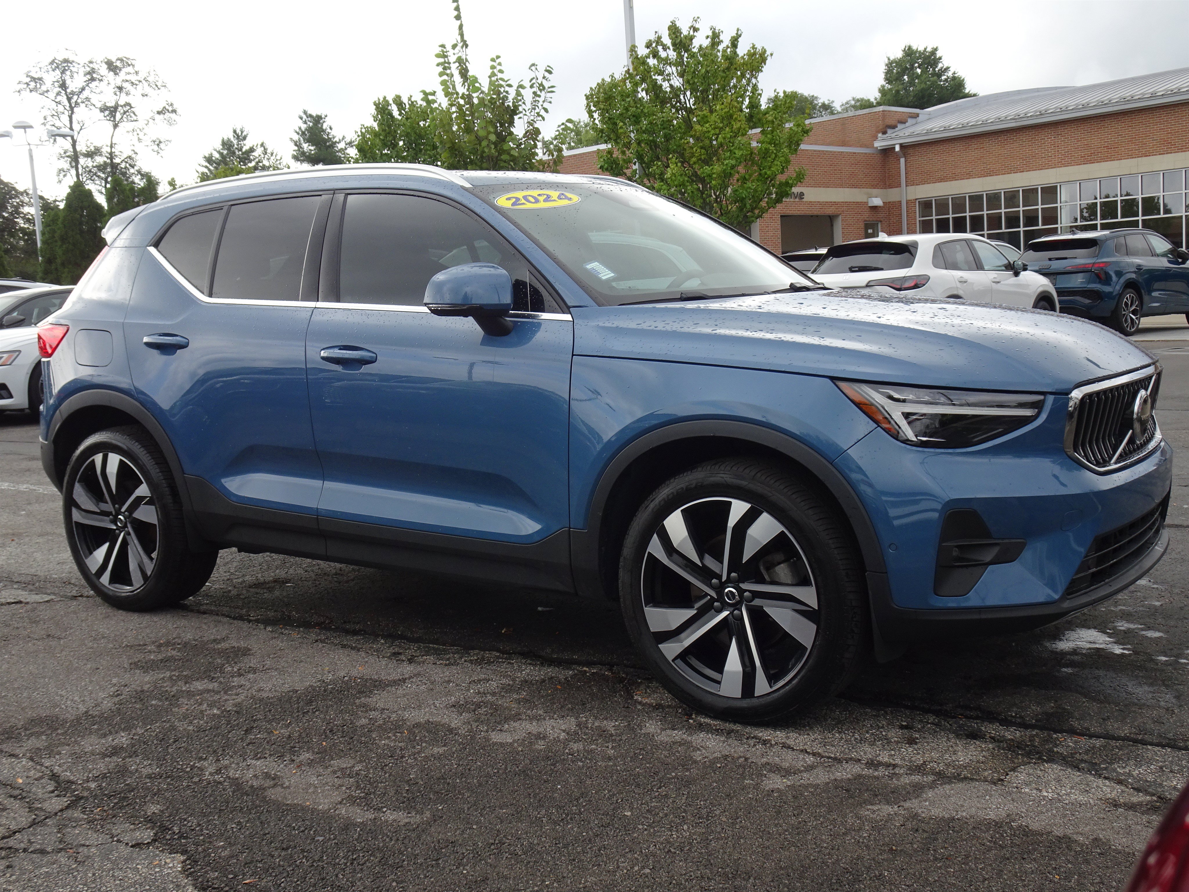 Used 2024 Volvo XC40 B5 Ultimate w/ Climate Package AWD/4WD image 6