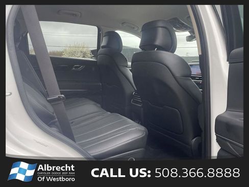 Used 2025 Genesis GV80 2.5T Standard AWD/4WD image 17