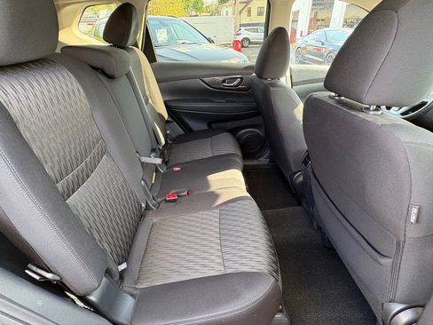 Used 2020 Nissan Rogue SV w/ Premium Package image 17