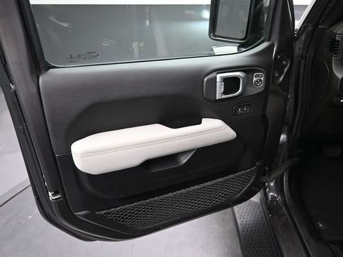 Used 2021 Jeep Wrangler Unlimited Sahara AWD/4WD image 10