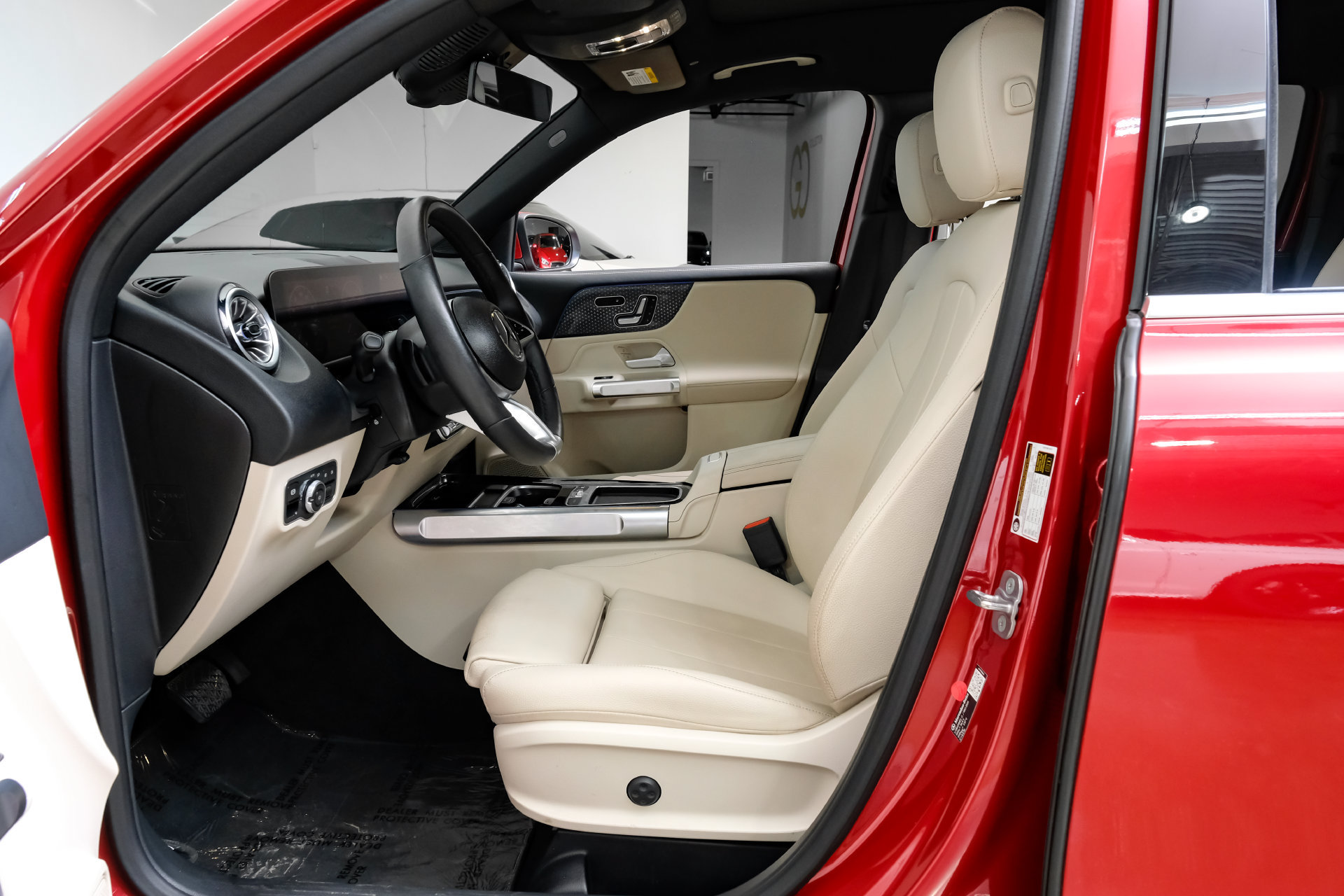 Used 2026 Mercedes-Benz GLB 250 w/ Exclusive Package image 4