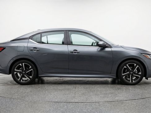 Used 2025 Nissan Sentra SV FWD image 11