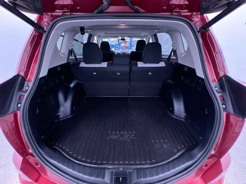 Used 2018 Toyota RAV4 XLE AWD/4WD image 42