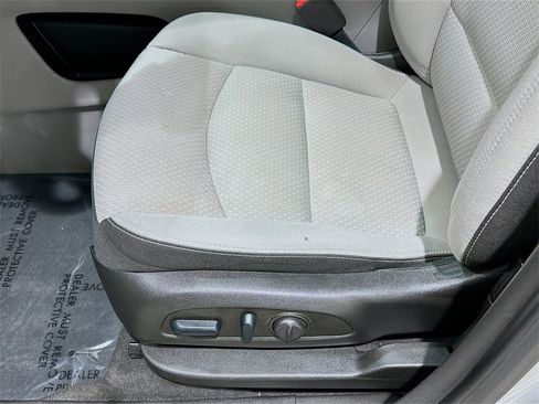 Used 2022 GMC Terrain SLE w/ Driver Convenience Package image 19