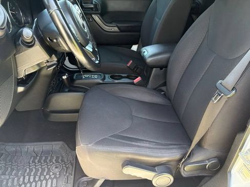Used 2018 Jeep Wrangler Unlimited Sport S AWD/4WD image 10