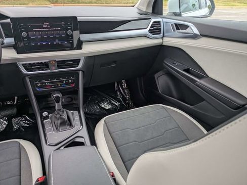 New 2026 Volkswagen Taos SE FWD image 17