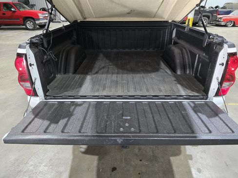 Used 2005 Chevrolet Silverado 1500 4x4 Crew Cab w/ Safe And Sound Package image 54