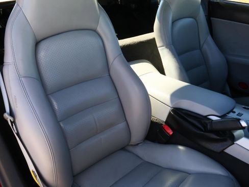 Used 2005 Chevrolet Corvette Base w/ Preferred Equipment Group image 15