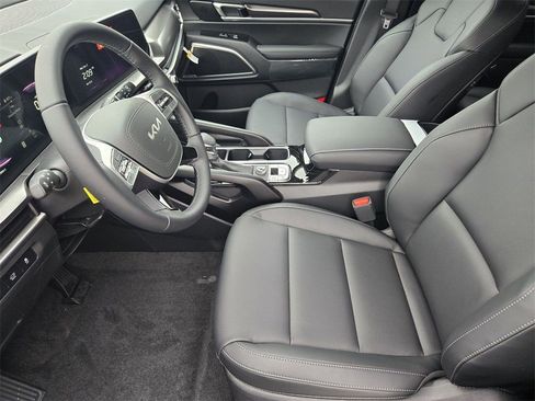 New 2025 Kia Telluride S image 8