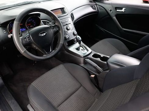Used 2011 Hyundai Genesis 2.0T image 6
