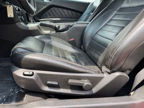Used 2010 Ford Mustang Premium RWD image 5