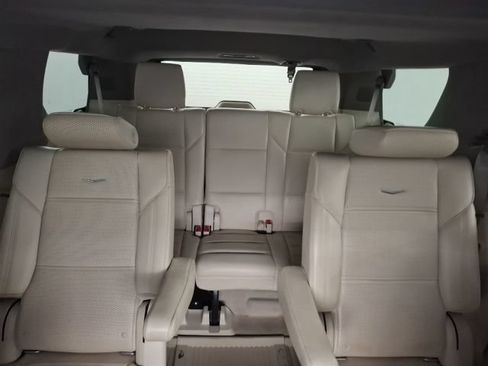 Used 2022 Cadillac Escalade Sport Platinum RWD image 36