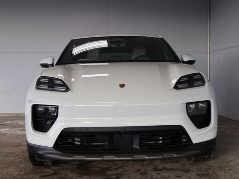 Used 2025 Porsche Macan 4S Electric image 11