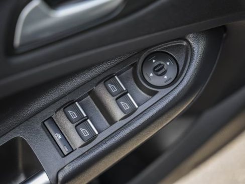 Used 2019 Ford Escape SE image 37