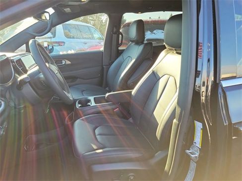 New 2026 Chrysler Pacifica Select image 6