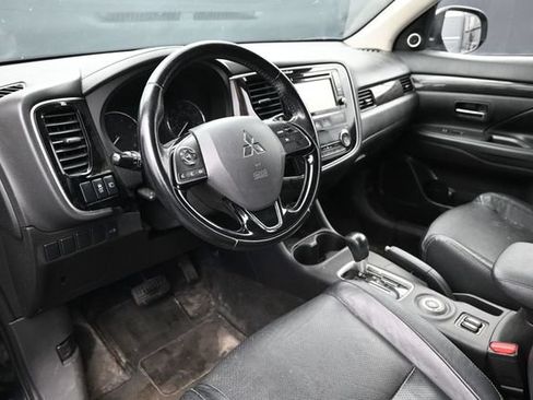 Used 2016 Mitsubishi Outlander AWD image 11