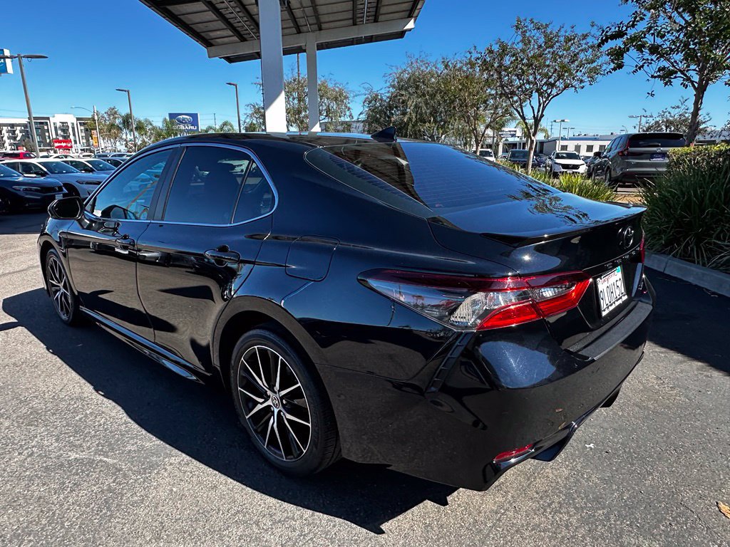 Used 2024 Toyota Camry SE FWD image 5