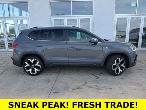 Used 2023 Volkswagen Taos SEL image 2