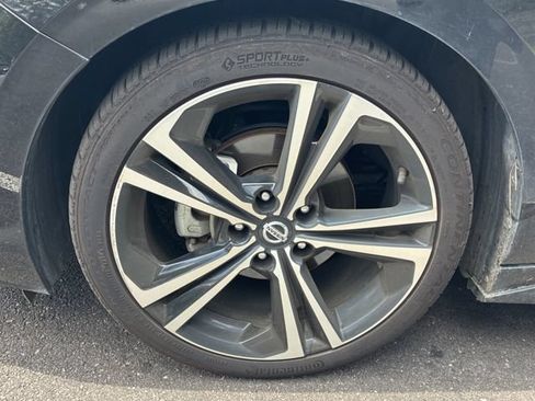 Used 2023 Nissan Sentra SR w/ SR Premium Package FWD image 18