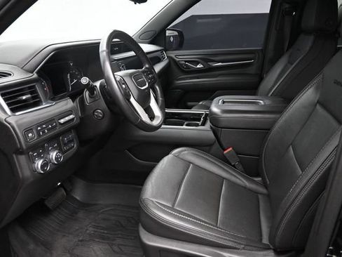 Used 2021 GMC Yukon Denali w/ Denali Ultimate Package AWD/4WD image 18