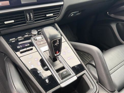 Used 2023 Porsche Cayenne Platinum Edition image 28
