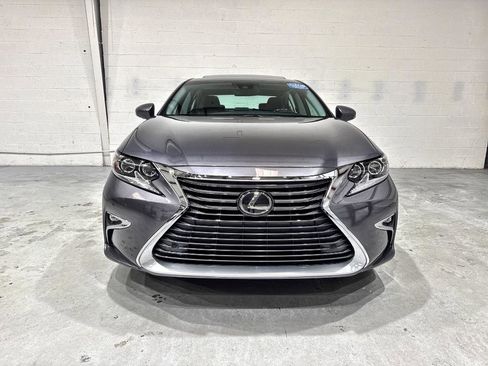 Used 2018 Lexus ES 350 w/ Luxury Package w/Wood Trim image 13
