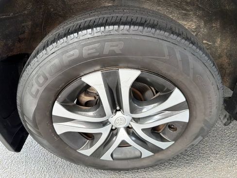 Used 2016 Toyota RAV4 LE FWD image 17