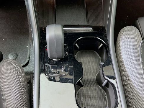 Used 2023 Volvo XC40 Recharge Core image 18