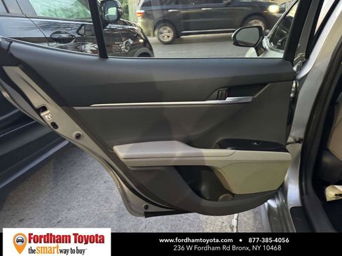 Used 2018 Toyota Camry SE image 7