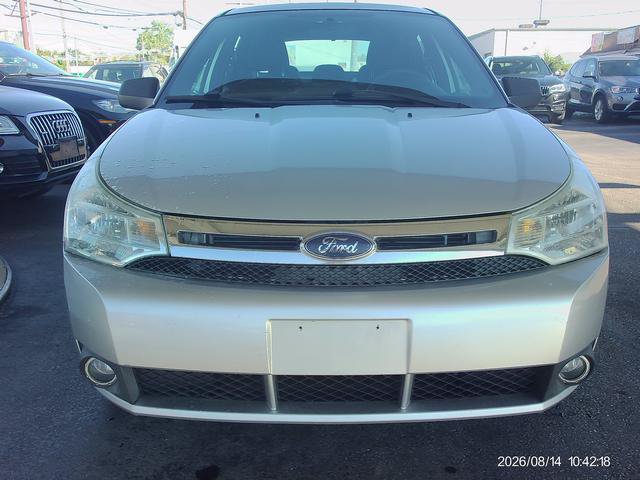 Used 2010 Ford Focus SE FWD image 2