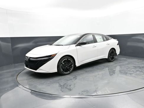 New 2026 Nissan Sentra SR w/ SR Premium Package FWD image 6