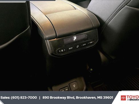 Used 2026 Toyota Highlander Limited AWD/4WD image 27