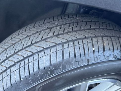 Used 2023 Chevrolet Traverse LT image 26