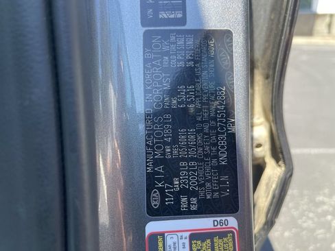 Used 2018 Kia Niro LX FWD image 31
