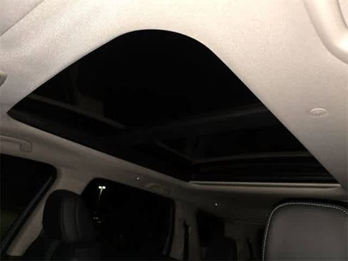 Used 2025 Honda Pilot Touring image 7