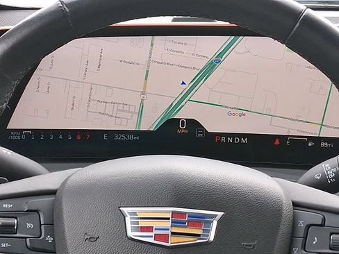 Used 2025 Cadillac XT4 Premium Luxury FWD image 12
