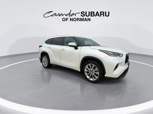 Used 2020 Toyota Highlander Limited AWD/4WD image 3