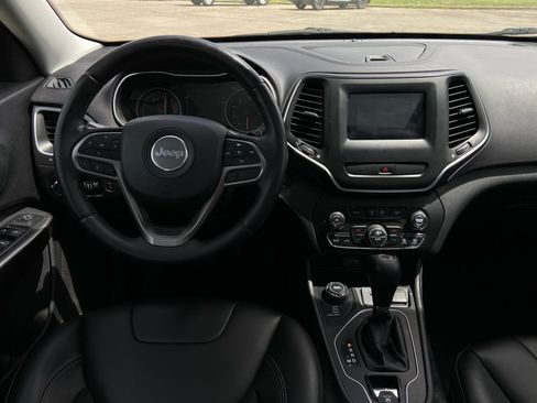 Used 2019 Jeep Cherokee Latitude Plus w/ Comfort/Convenience Group AWD/4WD image 13