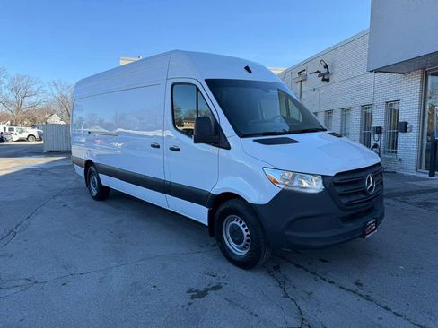 Used 2023 Mercedes-Benz Sprinter 2500 image 3