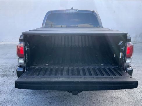 Used 2022 Toyota Tacoma Limited AWD/4WD image 18