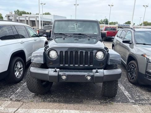 Used 2017 Jeep Wrangler Unlimited Sahara w/ Connectivity Group AWD/4WD image 2